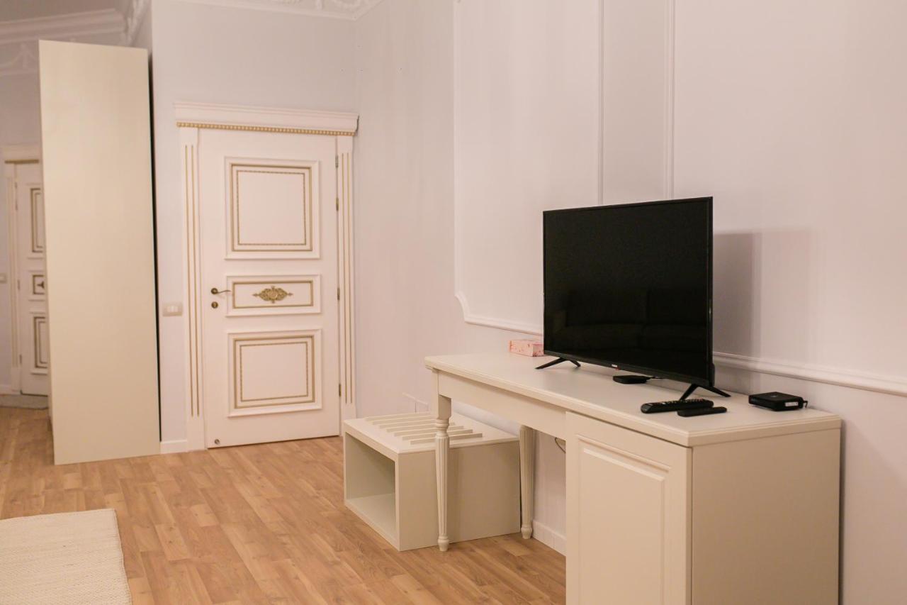 Vila Ferdinand Modern Rooms In Tirana'S Center Exteriör bild